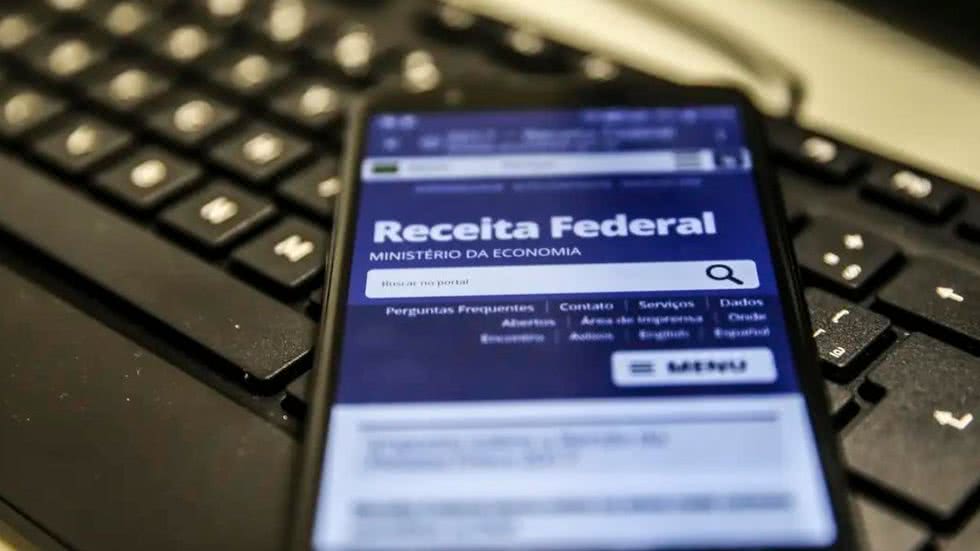 Para conferir sobre a disponibilidade da restituição, o interessado deve acessar a página da Receita na internet - Imagem: Reprodução/Marcello Casal jr/Agência Brasil