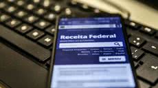 Para conferir sobre a disponibilidade da restituição, o interessado deve acessar a página da Receita na internet - Imagem: Reprodução/Marcello Casal jr/Agência Brasil