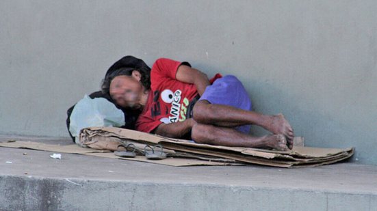 Equipes de abordagem social atuam no encaminhamento e reinserção de pessoas em situação de rua em Santos - Imagem: Nair Bueno/Diário do Litoral