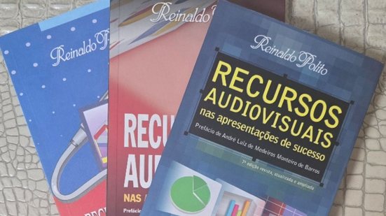 Algumas edições do livro “Recursos audiovisuais” - Imagem: Arquivo Pessoal