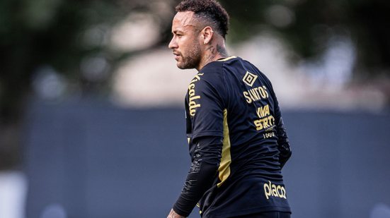 Neymar prioriza regularização de visto, enquanto futuro no Santos permanece em discussão com seu estafe nos próximos dias - Fotos: Raul Baretta/ Santos FC