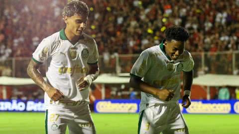 Richard Ríos e Endrick, na comemoração do gol que deu os três pontos ao Palmeiras - Imagem: Twitter/ @Brasileirao