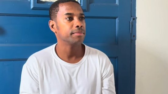 Robinho foi preso em 2024, no seu apartamento em Santos, condenado por estupro na Itália - Image: Reprodução / Tnh1