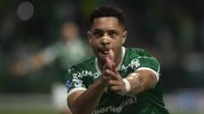 Vitor Roque comemora gol em Palmeiras x Santos - Foto: Anderson Romão/AGIF