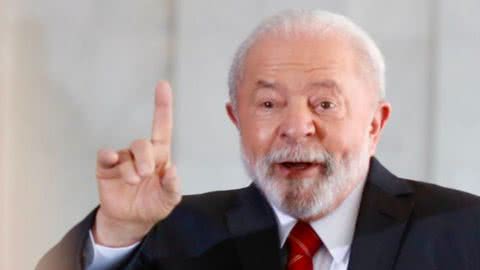 Lula sanciona lei que garante salários iguais entre homens e mulheres na mesma função - Imagem: reprodução Twitter