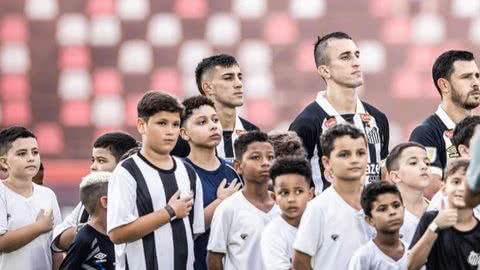 A Ponte está em fase de adaptação depois de reformular o elenco - Imagem: Instagram/@santosfc