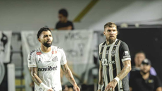 Santos e Atlético-MG abrem nesta quarta-feira, 9 de setembro, às 19h, na Vila Belmiro, o confronto pelas quartas de final da Copa Sul-Americana - Imagem: Reprodução