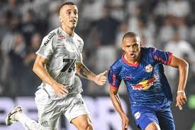 Santos enfrenta RB Bragantino mandando o jogo na Neoquimica Arena - Imagem: Reprodução / Flashscore