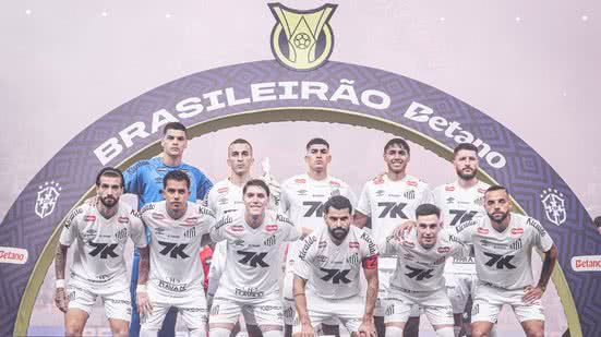 Após uma sequência de melhora, Santos apresenta desempenho fraco e é derrotado pelo Ceará, aumentando a pressão na luta contra o rebaixamento - Foto: Raul Baretta/ Santos FC