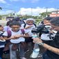 Com uma bicicleta adaptada para transportar bebidas, jovem percorre pontos movimentados de Cubatão vendendo café e transformou o negócio em referência de empreendedorismo local após conquistar milhares de seguidores nas redes sociais - Imagem: g1 Santos