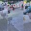 Câmeras de segurança registraram o momento em que três suspeitos entraram no imóvel onde o corretor trabalhava antes de ele ser levado para um cativeiro. - Imagem: Reprodução