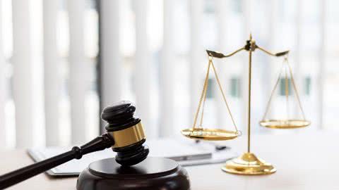 Tribunal de Justiça de SP decide que prisão domiciliar deve ser contada como parte da pena - Imagem: reprodução Canva