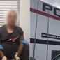 Homem de 44 anos foi preso em flagrante após uma mulher de 50 anos ser encontrada gravemente ferida em uma residência no bairro Embaré, em Santos. O caso é investigado pela Polícia Civil como tentativa de feminicídio - Imagem: Polícia Civil e Gyovanna Soares