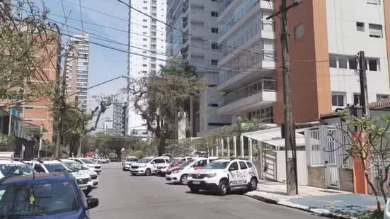 Terror em condomínio de luxo: criminosos invadem e fazem seis reféns em Santos - Imagem: Reprodução/ g1