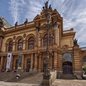 Descubra a trajetória do Theatro Municipal, símbolo cultural de São Paulo, que completa 114 anos de história e relevância - Imagem: Reprodução