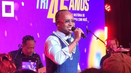 Thiaguinho falou sobre sonhos da adolescência, trajetória profissional e novo projeto musical durante apresentação realizada em Santos - Imagem: Alexsander ferraz/A Tribuna
