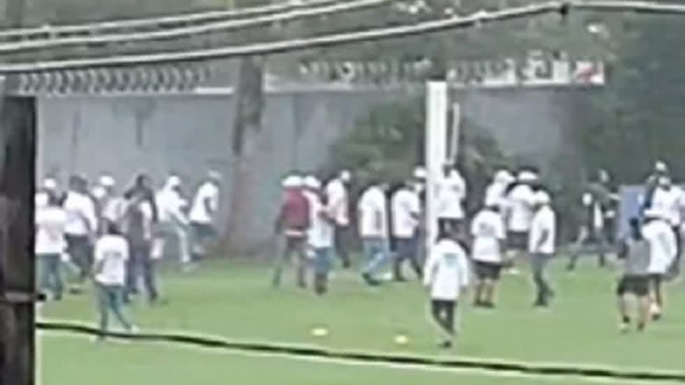 Após o retorno à Série A, Santos ocupa a penúltima posição e enfrenta pressão dos torcedores por desempenho no campeonato - Imagem: Reprodução/ GE