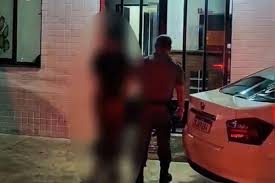 O suspeito cometeu diversas infrações ao tentar fugir da polícia, mas não obteve sucesso - Imagem: Reprodução / A Tribuna