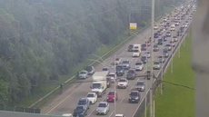 Fluxo intenso de veículos causa lentidão no Sistema Anchieta-Imigrantes durante o feriado de Páscoa rumo ao litoral paulista - Imagem: Divulgação/Ecovias