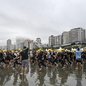 Mais de mil atletas disputam o 34º Triathlon Internacional de Santos neste domingo. - Imagem: Henrique Teixeira