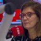 A jornalista Arminda Augusto discute a efetividade das audiências públicas em grandes obras na Baixada Santista, comparando com debates passados - Foto: Rádio CBN Santos