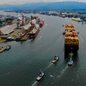 Contrato assinado pela Autoridade Portuária de Santos prevê investimento de R$ 617,9 milhões para ampliar a profundidade do canal de navegação e adequar o porto à nova geração de navios cargueiros - Imagem: Divulgação/APS