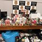 Proprietária da loja e dois cúmplices foram detidos por crimes contra a saúde e contrabando, colocando em risco a segurança dos consumidores - Imagem: Reprodução