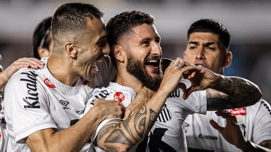Zé Rafael e Barreal comandam o meio santista - Foto: Raul Baretta/ Santos FC