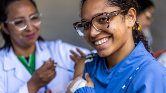 Para se vacinar, é necessário apresentar CPF e cartão de vacinação. - Imagem: Secretaria Municipal da Saúde de São Paulo