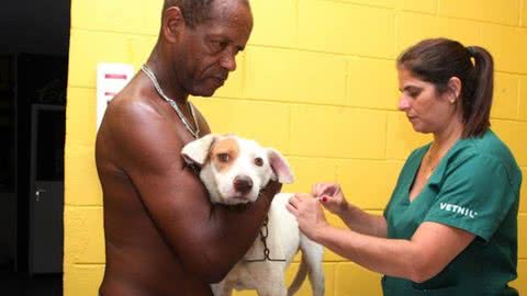 Vacinação gratuita para cães já está acontecendo em Santos; saiba local de atendimento - Imagem: reprodução Prefeitura de Santos