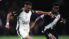 Vasco e Corinthians entram em campo para decidir quem ficará com a taça da Copa do Brasil. - Imagem: Reprodução