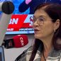 A vereadora e psicóloga Claudia Alonso, que concedeu entrevista à Rádio CBN Santos, abordou os planos de ajuda às vítimas de incêndio - Foto: Rádio CBN Santos
