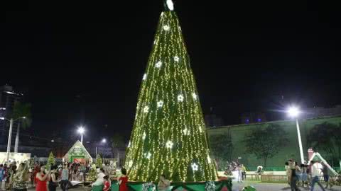 Vila Natal traz personagens, luzes e cores e é atração garantida em Guarujá; saiba mais - Imagem: reprodução Prefeitura de Guarujá