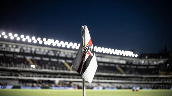Bandeira de escanteio do São Paulo - Foto: Abner Dourado/AGIF