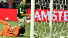 Veiga marca o terceiro gol para o Palmeiras - Foto: Marcos Ribolli