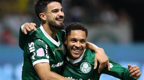 Flaco López e Vitor Roque comemoram grande fase do Palmeiras - Imagem: Repodução/ÉGol