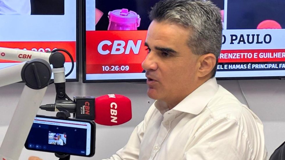 Ferraz explica como a gestão eficiente e a participação da população contribuem para o sucesso econômico de Santos - Foto: Rádio CBN Santos