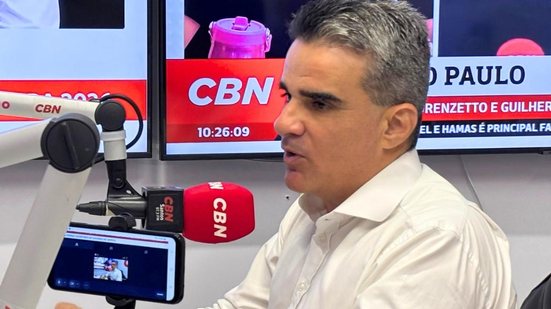 Ferraz explica como a gestão eficiente e a participação da população contribuem para o sucesso econômico de Santos - Foto: Rádio CBN Santos