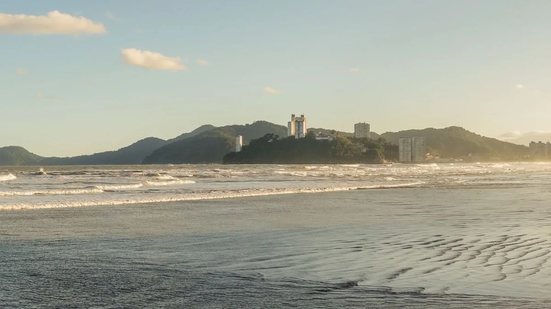 Imagem: Reprodução / Blog Blablacar - Os restos mortais foram encontrados na faixa de areia, próximo ao canal 1