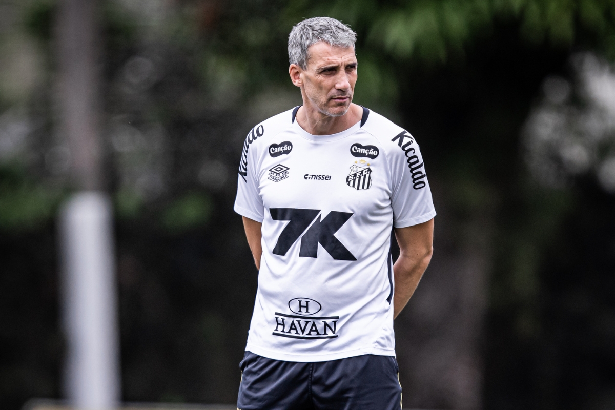 Vojvoda pode ter desfalques nas últimas rodadas - Foto: Raul Baretta / Santos FC