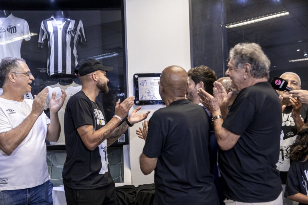 Dia da inauguração da placa em homenagem do gol 13000 no Memorial das Conquistas - Foto: Bruno Vaz / Santos FC