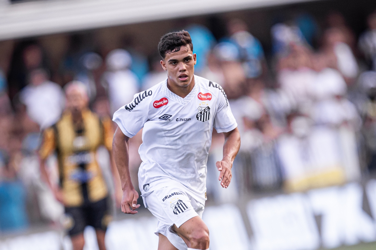 Estreia de Gustavo Henrique no meio de campo santista - Foto: Raul Baretta / Santos FC