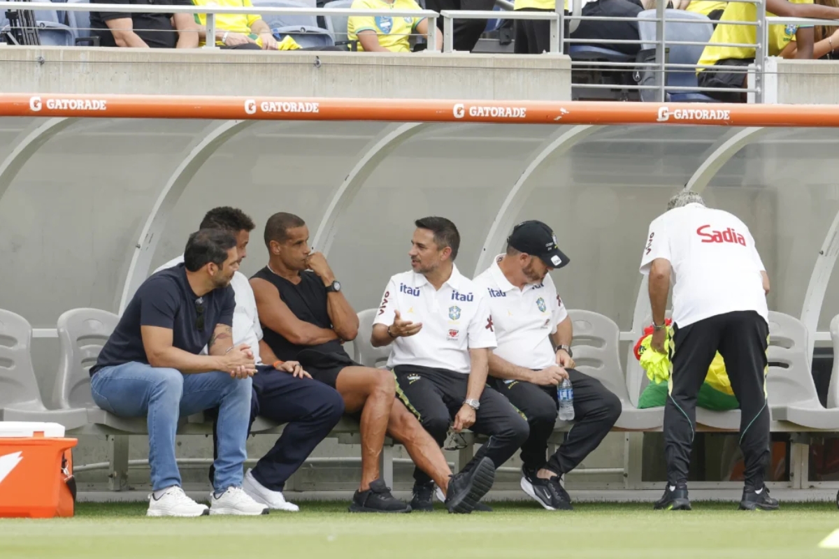 Ronaldo Fenômeno e Rivaldo estiveram presentes no treino de ontem da Seleção Brasileira - Foto: Rafael Ribeiro / CBF