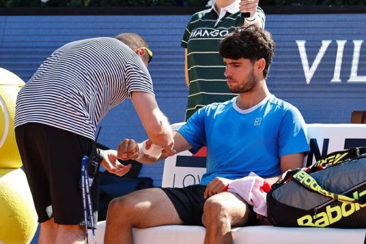 Na partida de estreia, Alcaraz teve que acionar um fisioterapeuta para avaliar sua dor no pulso - Imagem: Reprodução