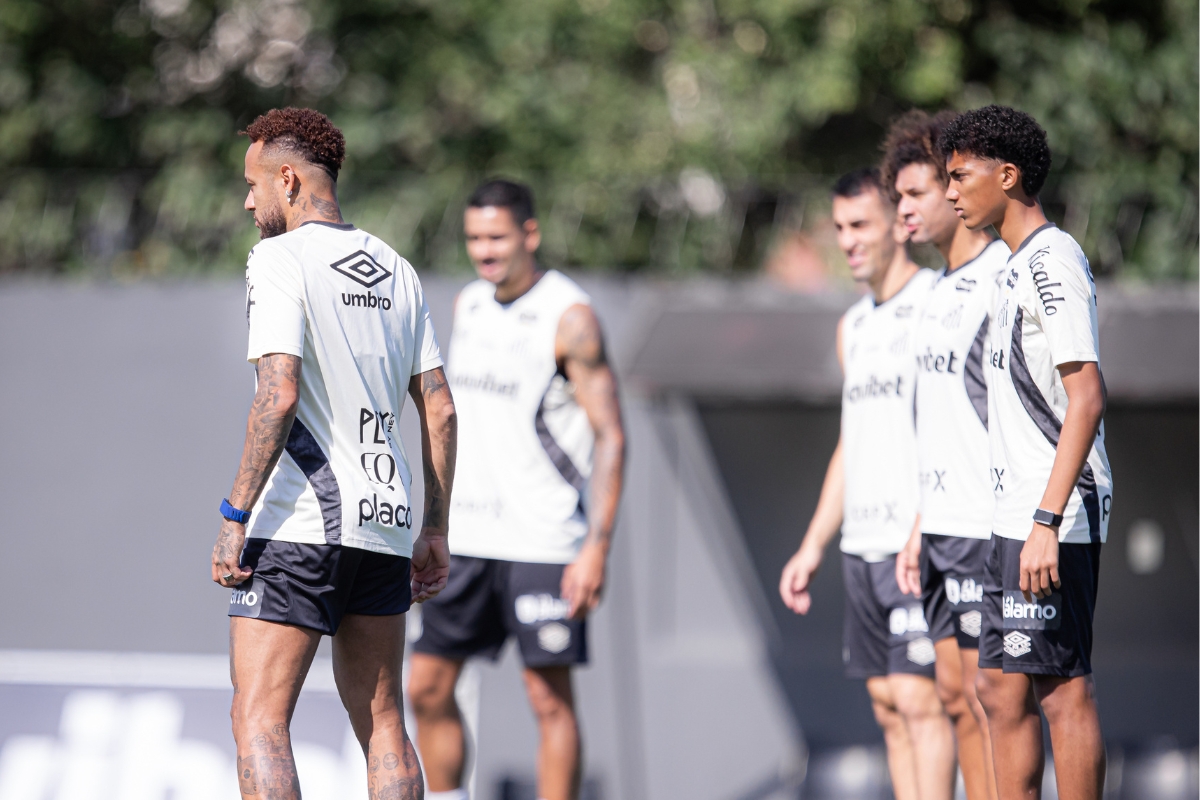 Neymar e Robinho Jr. durante treino no Ct Rei Pelé - Foto: Raul Baretta / Santos FC 