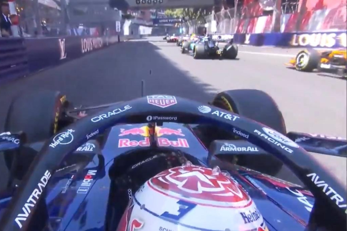 Verstappen no momento em que não conseguiu largar - Foto: Reprodução