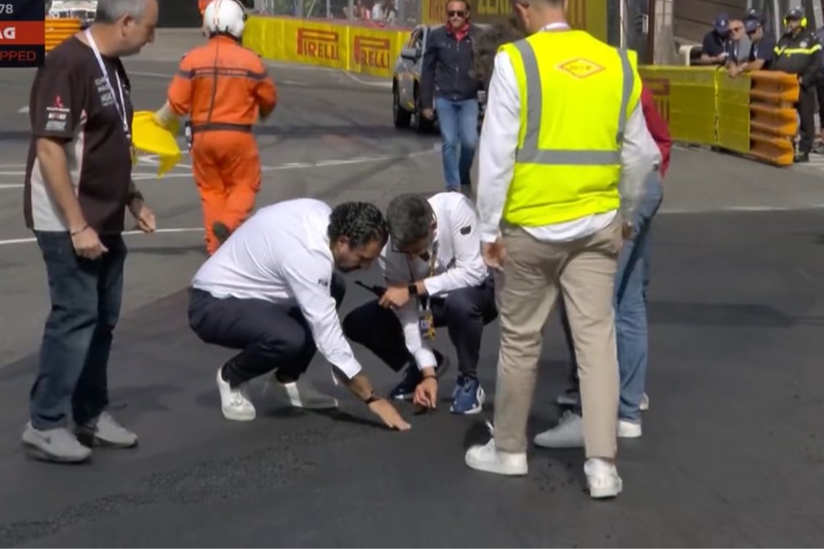 Direção da FIA corrigindo o problema do asfalto - Imagem: Reprodução