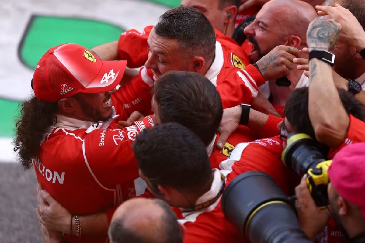 Hamilton comemorando seu primeiro título com a Ferrari - Foto: Andy Hone/LAT Images