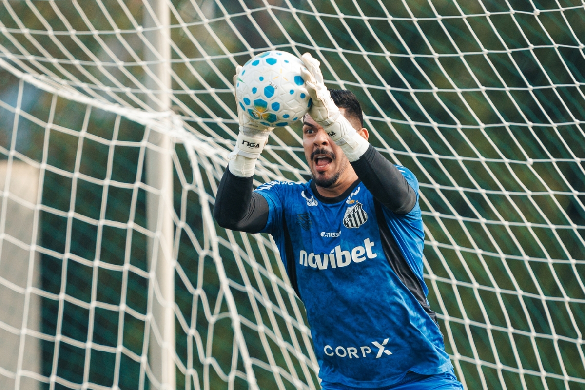 João Paulo no treino desta quinta-feira no Ct Rei Pelé - Foto: Raul Baretta / Santos FC