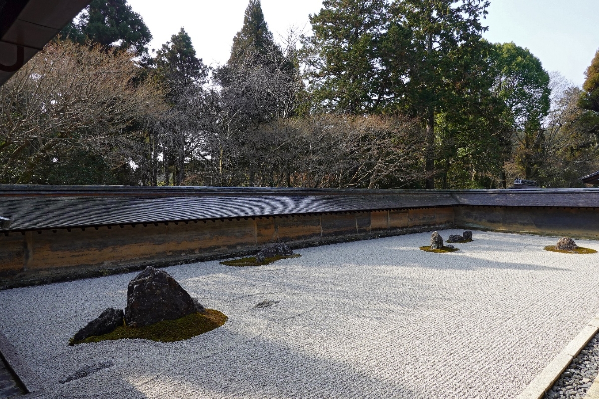 Jardim seco de Ryōan-ji, Kyoto - Foto: Fg2, via Wikimedia Commons — domínio público